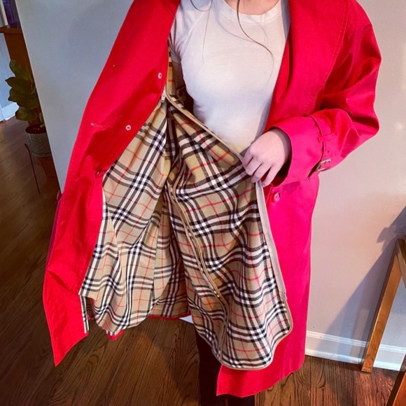 Burberry Trench in Beautiful Condition, Red Size US 8 / UK 10 - Picture 2 of 11